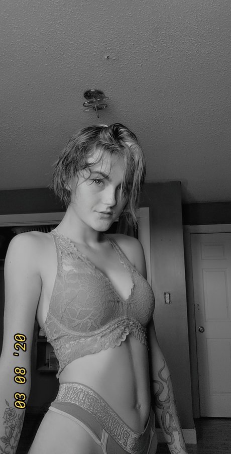 Foto desnuda filtrada de OnlyFans de Alabama Smirle