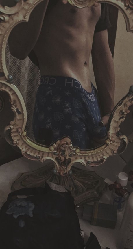 Foto desnuda filtrada de OnlyFans de Theblueyedboy