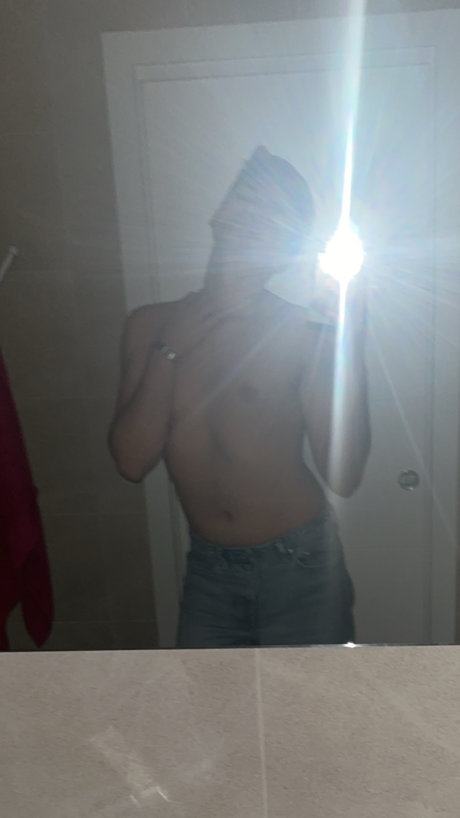 Foto desnuda filtrada de OnlyFans de Ionu Oancia