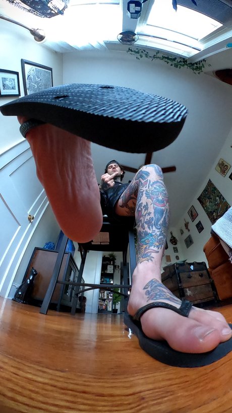 Foto desnuda filtrada de OnlyFans de Tattooed Dom
