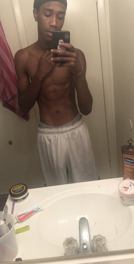 Foto desnuda filtrada de OnlyFans de 11 Inch Monster