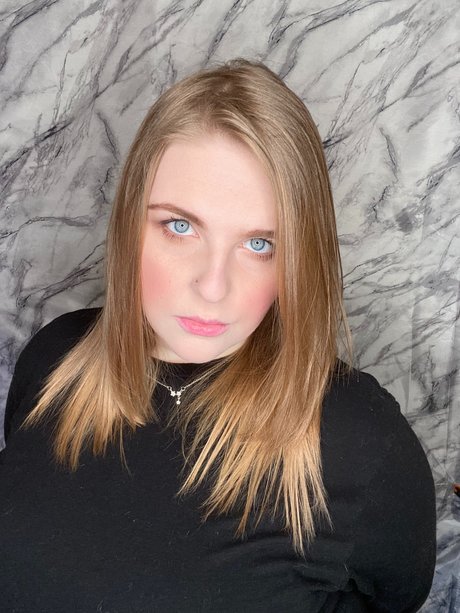 Foto desnuda filtrada de OnlyFans de Princess Emily Findom