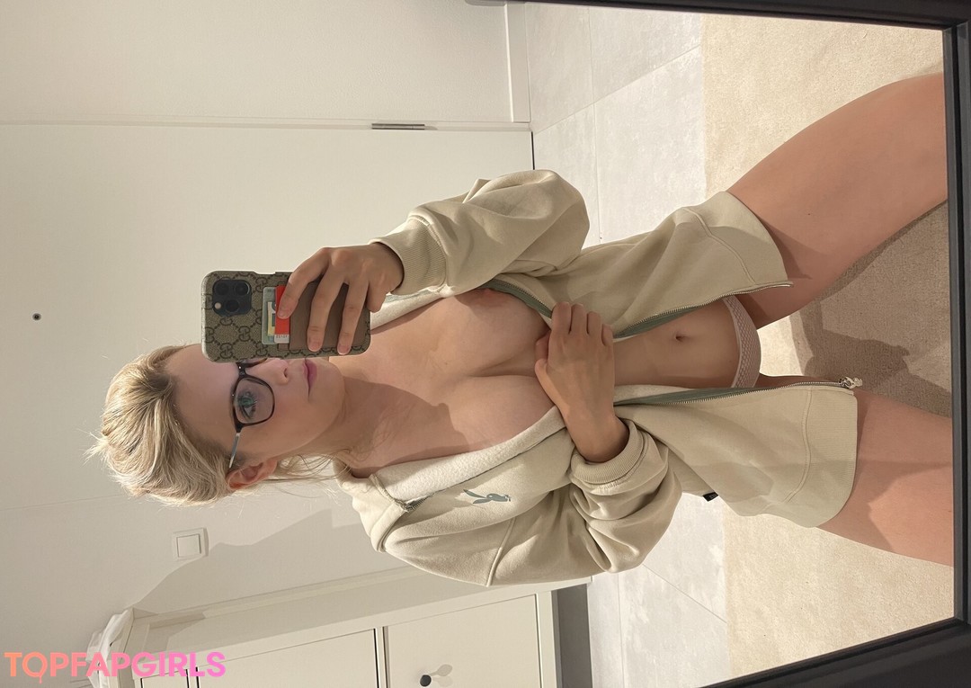 Foto desnuda filtrada de OnlyFans de Feliz Nicole #109 Foto desnuda filtrada de OnlyFans de Feliz Nicole #109