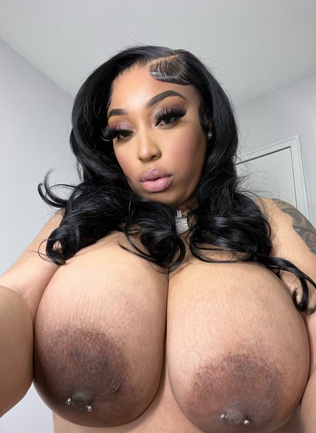 Foto desnuda filtrada de OnlyFans de Kiorboobs