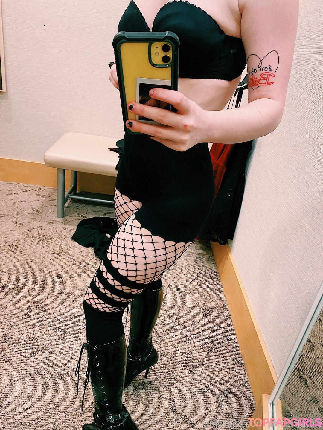 Foto desnuda filtrada de OnlyFans de Phoenfatale #52 Foto desnuda filtrada de OnlyFans de Phoenfatale #52