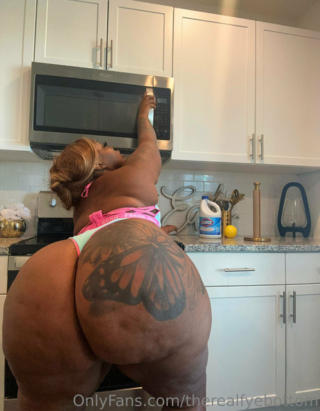 Foto desnuda filtrada de OnlyFans de Therealfyebottom