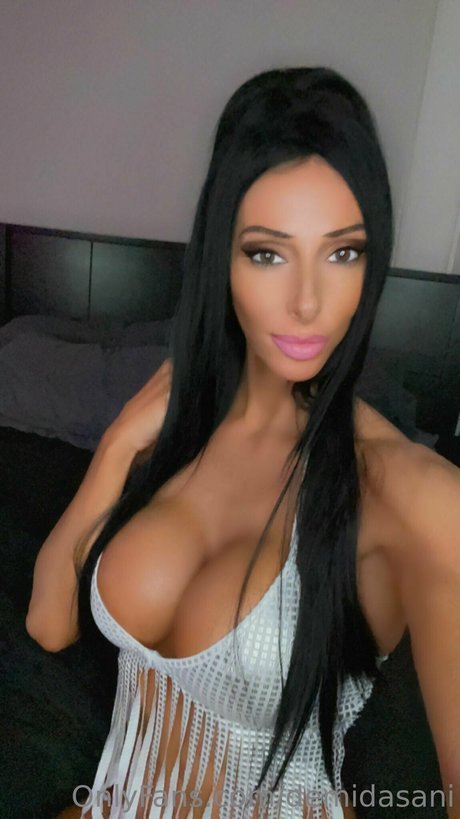 Foto desnuda filtrada de OnlyFans de Demi Dasani
