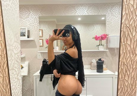Kira Noir