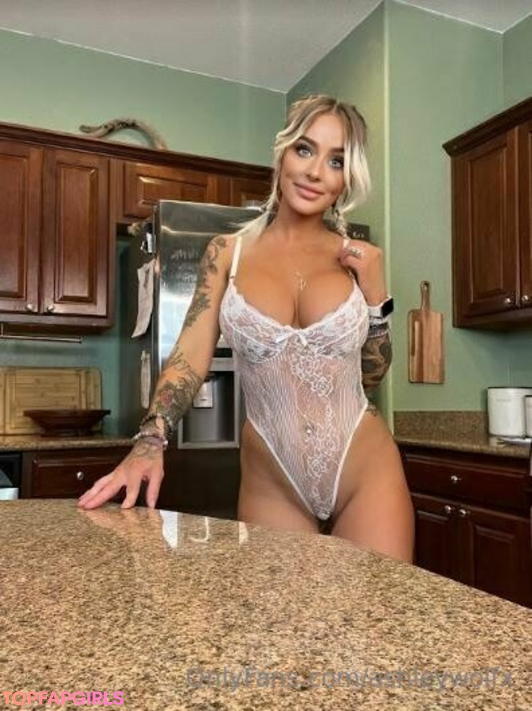Foto desnuda filtrada de OnlyFans de Ashley Wolf #18 Foto desnuda filtrada de OnlyFans de Ashley Wolf #18