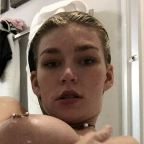 Savannah Lewis