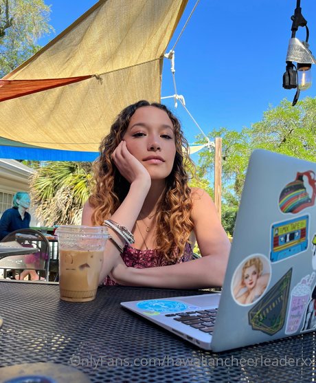 Hawaiian Cheerleader