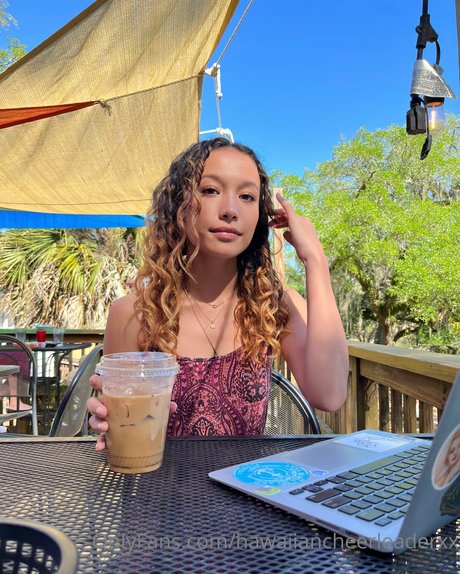 Hawaiian Cheerleader
