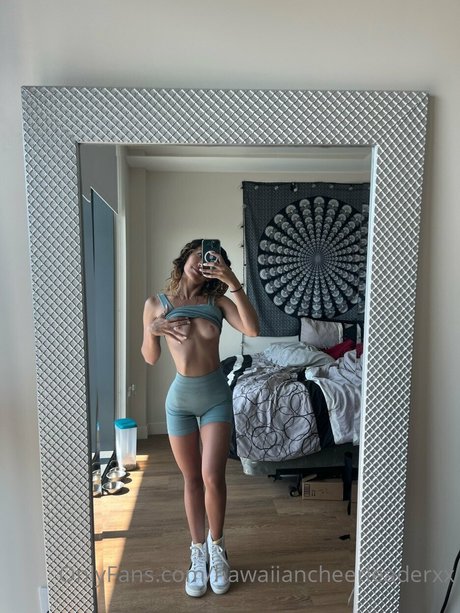 Hawaiian Cheerleader