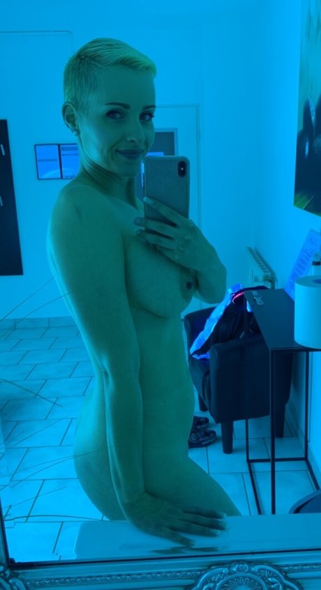 Foto desnuda filtrada de OnlyFans de Anike Ekina