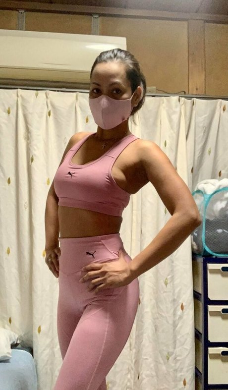 Foto desnuda filtrada de OnlyFans de Hotasiangranny