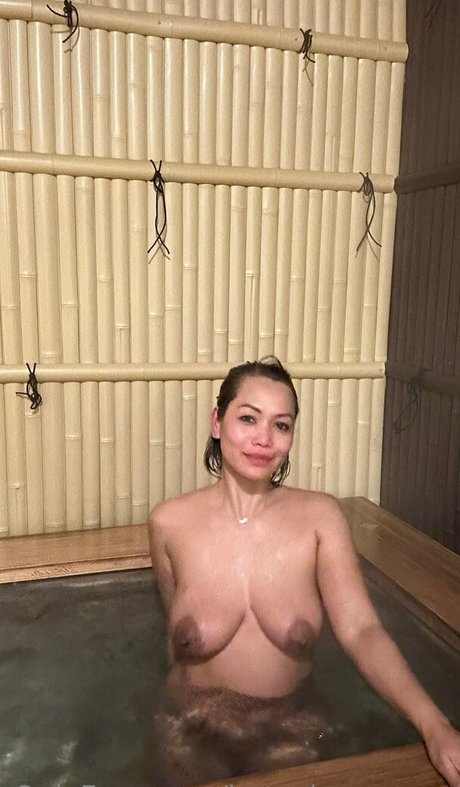 Foto desnuda filtrada de OnlyFans de Hotasiangranny