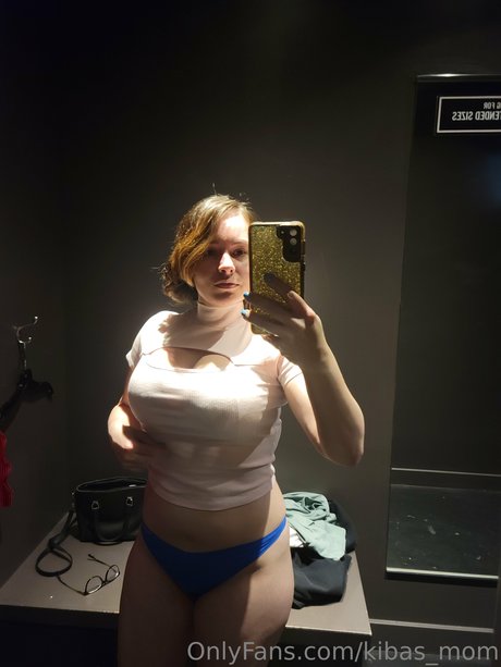 Foto desnuda filtrada de OnlyFans de Kibas Mom