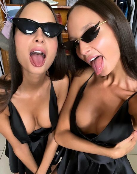 Foto desnuda filtrada de OnlyFans de Adelalinka Twins