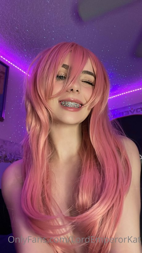 Kat ONLINE NOW