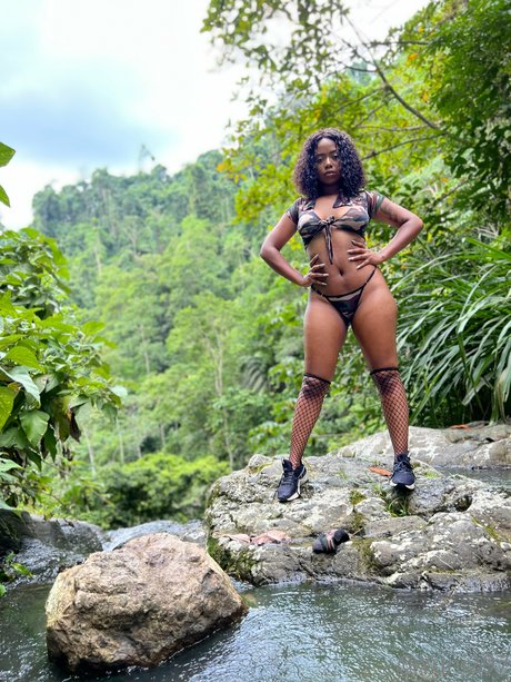 Foto desnuda filtrada de OnlyFans de Yuni Nicolee