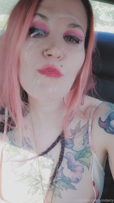 Foto desnuda filtrada de OnlyFans de Ann Darcy