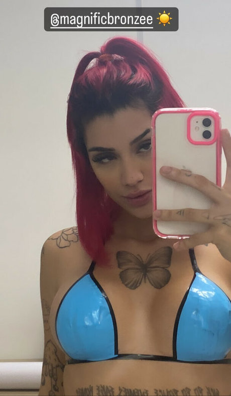 Foto desnuda filtrada de OnlyFans de Azzy Mc