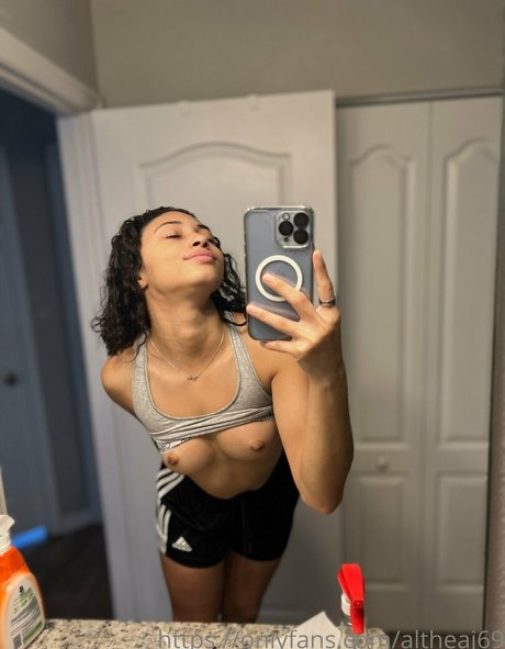 Foto desnuda filtrada de OnlyFans de Altheaj69