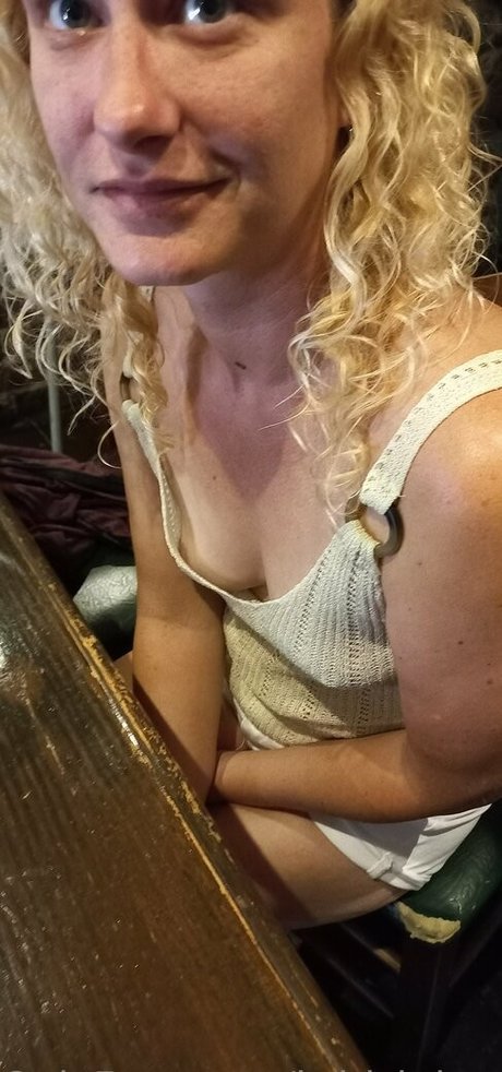 Foto desnuda filtrada de OnlyFans de Britishbralesshotwifex