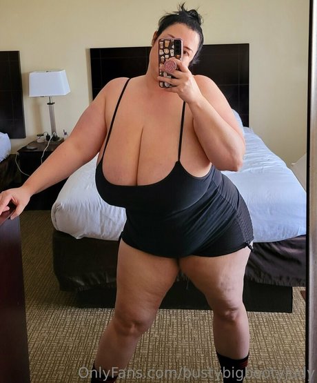 Bustybigbootyjudy