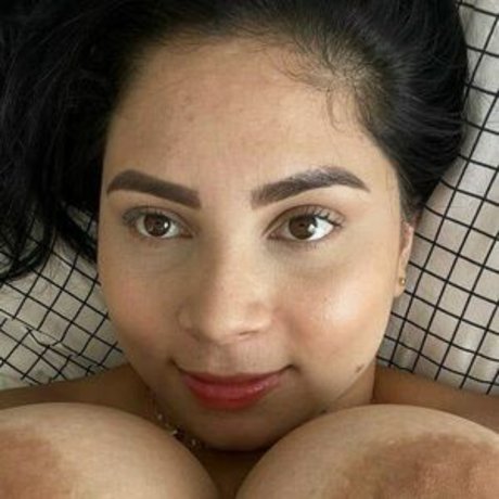 Foto desnuda filtrada de OnlyFans de Kimvelezoficial