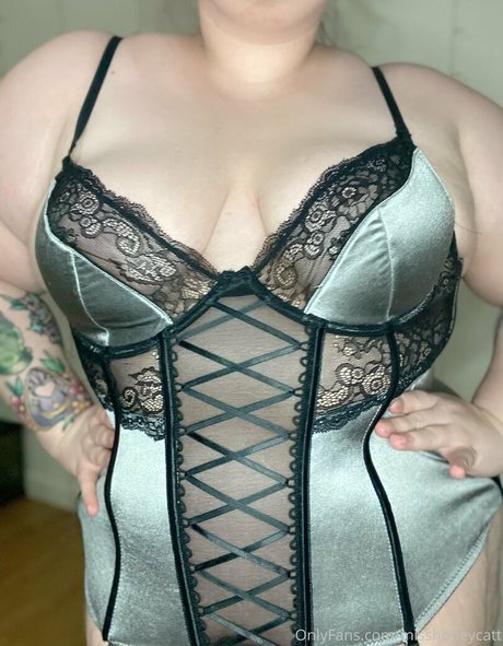 Misshoneycatt