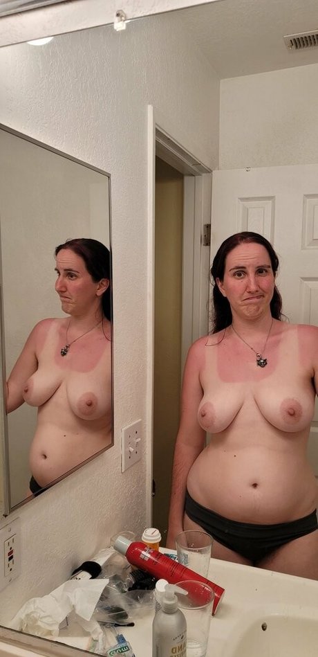 Foto desnuda filtrada de OnlyFans de Topless Topics