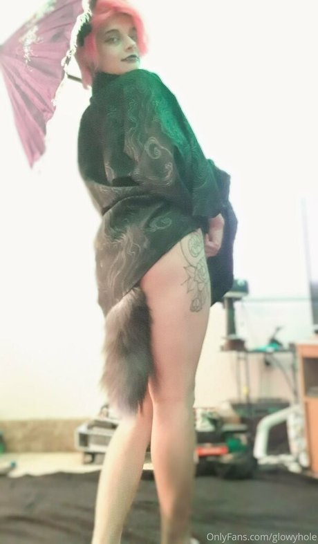 Glowyhole