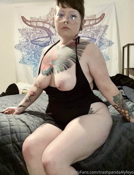 Foto desnuda filtrada de OnlyFans de Trashpanda4lyfeyo