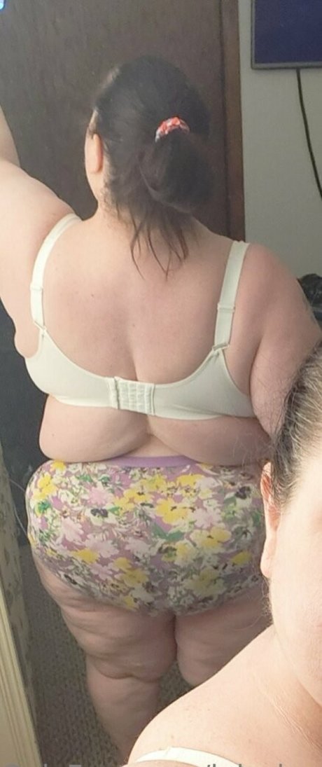 Juicybootybbw