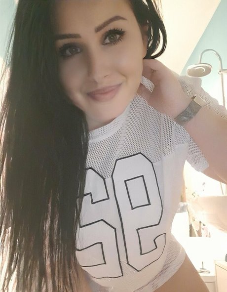 Foto desnuda filtrada de OnlyFans de Justjenna93