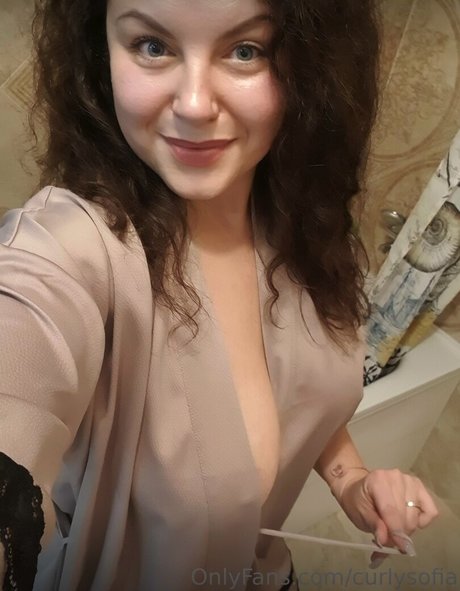 Sofia Curly