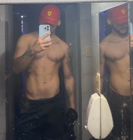 Foto desnuda filtrada de OnlyFans de Tadeo Motta