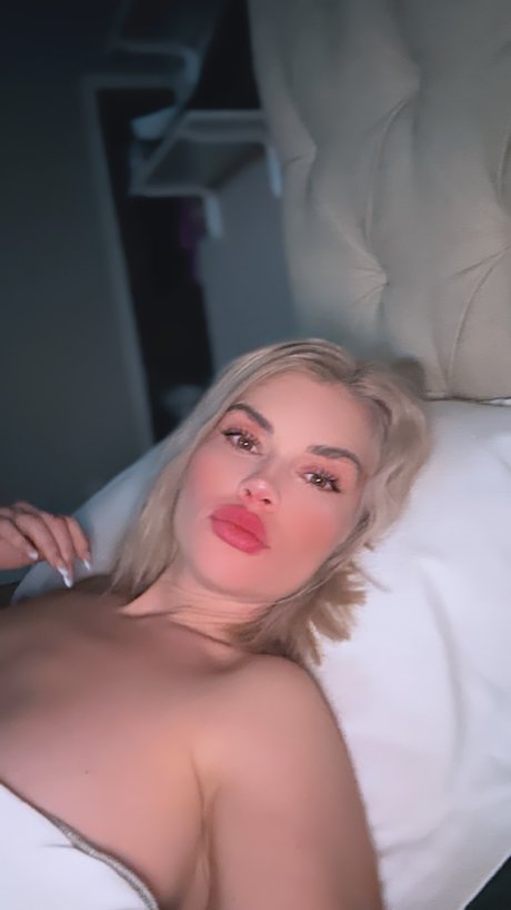 Foto desnuda filtrada de OnlyFans de Honeydip