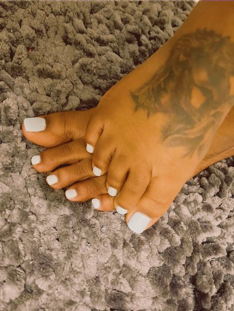 Ms Toes To Bone