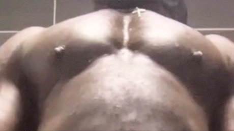 Foto desnuda filtrada de OnlyFans de Black Mature Muscle