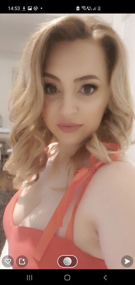 Foto desnuda filtrada de OnlyFans de Alina Elena