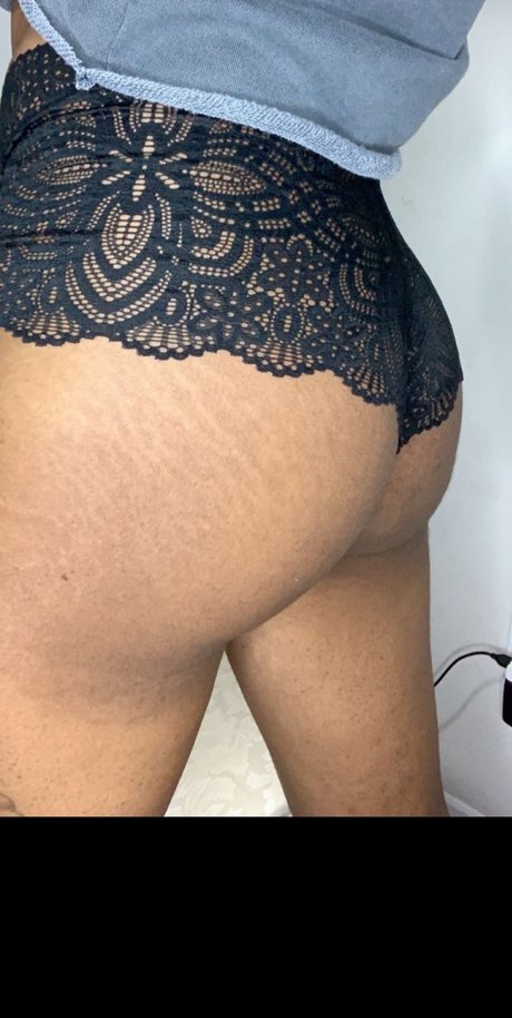 Foto desnuda filtrada de OnlyFans de Pretti Pink P
