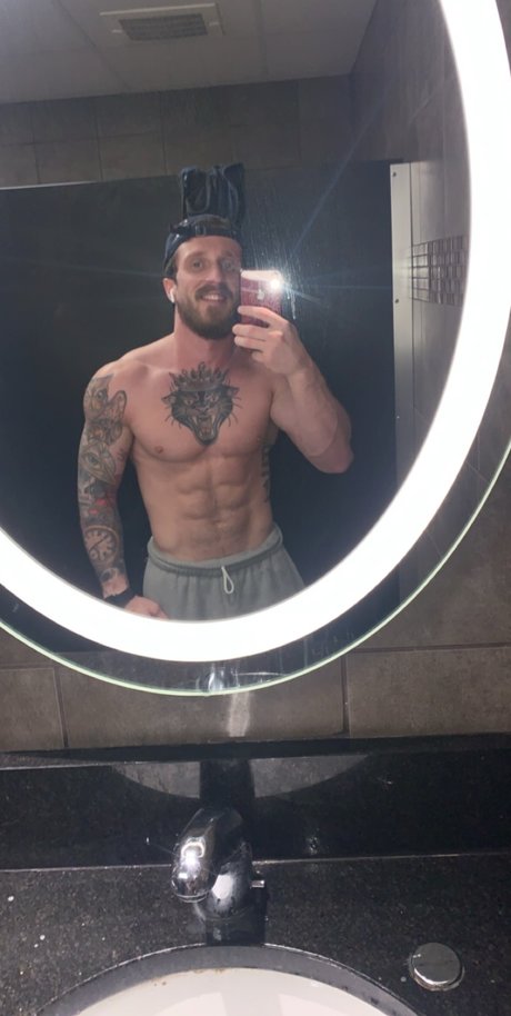 Foto desnuda filtrada de OnlyFans de Rad