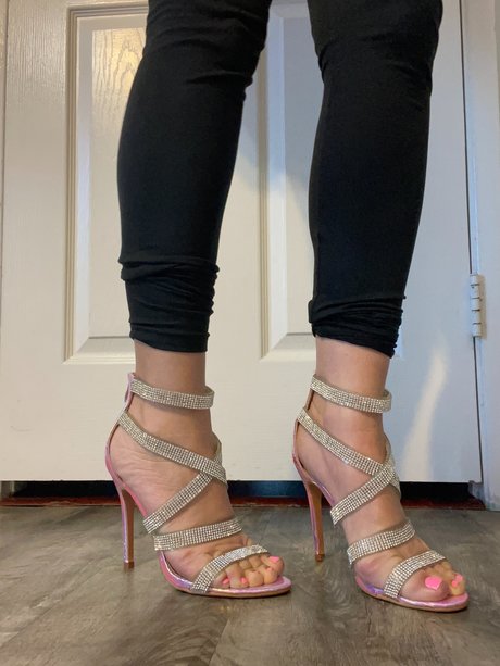 Nicas Feet