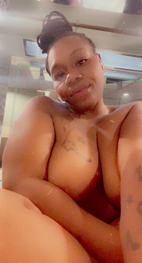 Foto desnuda filtrada de OnlyFans de Deee