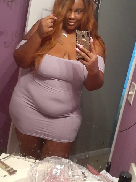 Foto desnuda filtrada de OnlyFans de Glam Amazon