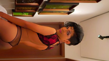 Foto desnuda filtrada de OnlyFans de Santrosa