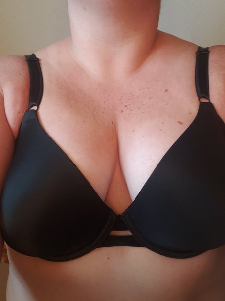 Foto desnuda filtrada de OnlyFans de Thicampampscarred