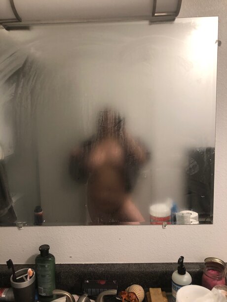 Foto desnuda filtrada de OnlyFans de Basil